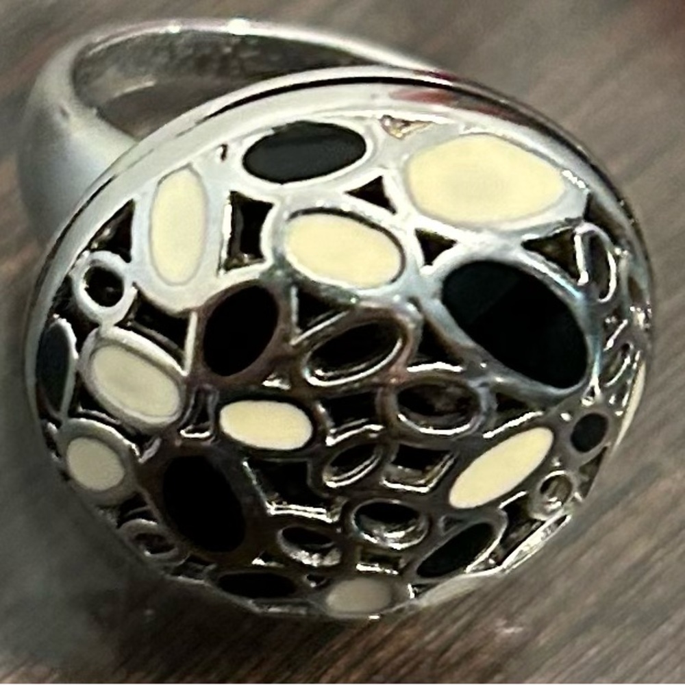Stylish Silver Ring with Black and Cream Details